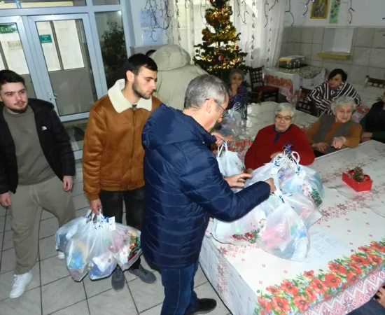 Tradiționala campanie ”ÎMPREUNĂ, DĂRUIM!”, UCB Brăila galerie