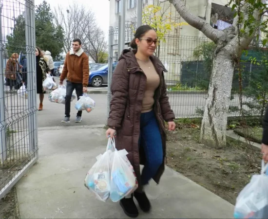 Tradiționala campanie ”ÎMPREUNĂ, DĂRUIM!”, UCB Brăila galerie